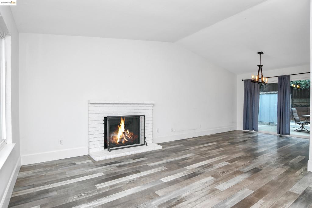 OAKLEY - Residential