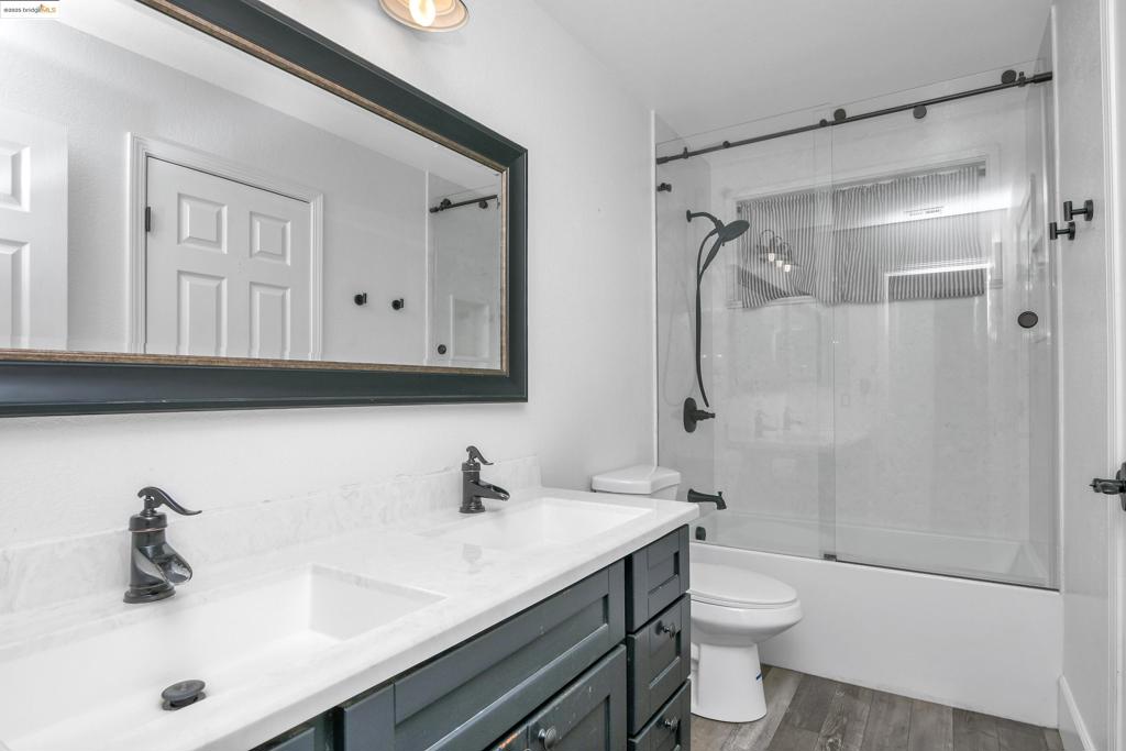 OAKLEY - Residential