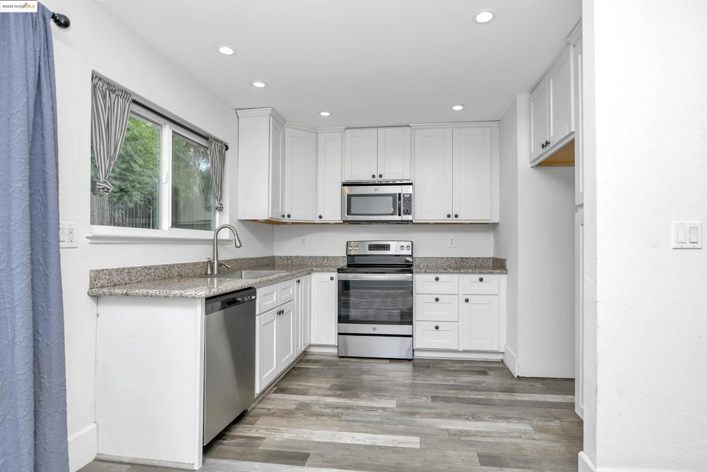 OAKLEY - Residential