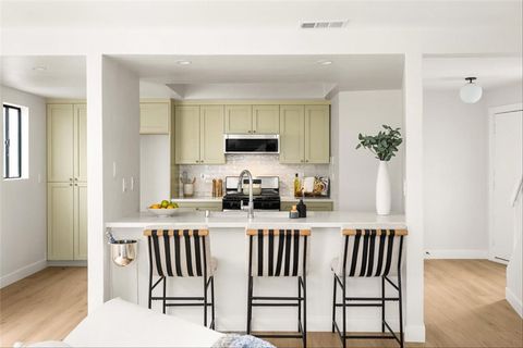 Tiny photo for 18204 Kingsdale Ave, Redondo Beach, CA 90278 (MLS # WS25224680)