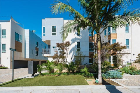 Photo of 5627 W Observation Lane, Los Angeles, CA 90028 (MLS # OC26118759)