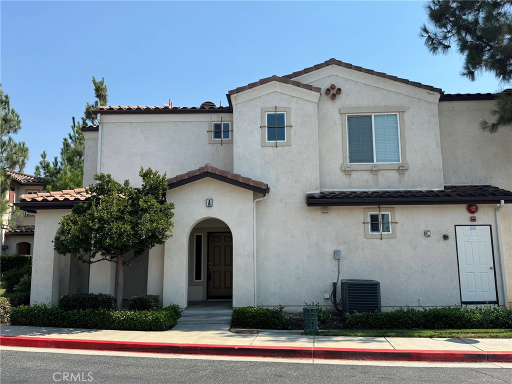 2007 Gorgeous townhouse in the Aspen Hills Community of Moreno Valley. This home features upgraded kitchen cabinets, granite countertops, large living room with cozy fireplace, spacious bedrooms, 3 large master bedrooms with big walk-in closet and 3.5 baths. 2 oversize car garage and a private courtyard. Enjoy lake view in the community. Community with pool and spa. Walk to shopping area, schools & RCC campus. Great school area: Val Verde School District