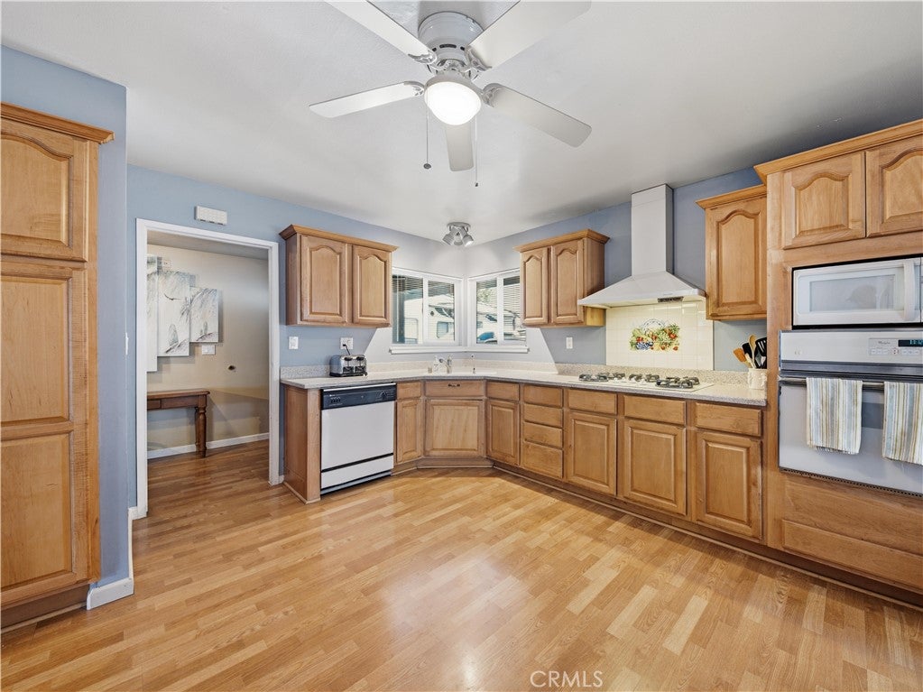 21052 Kingscrest