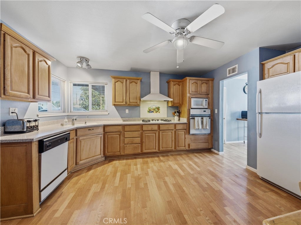 21052 Kingscrest