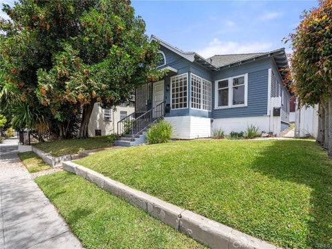 Photo of 757 N Loma Vista Ave, Long Beach, CA 90813 (MLS # OC26174239)