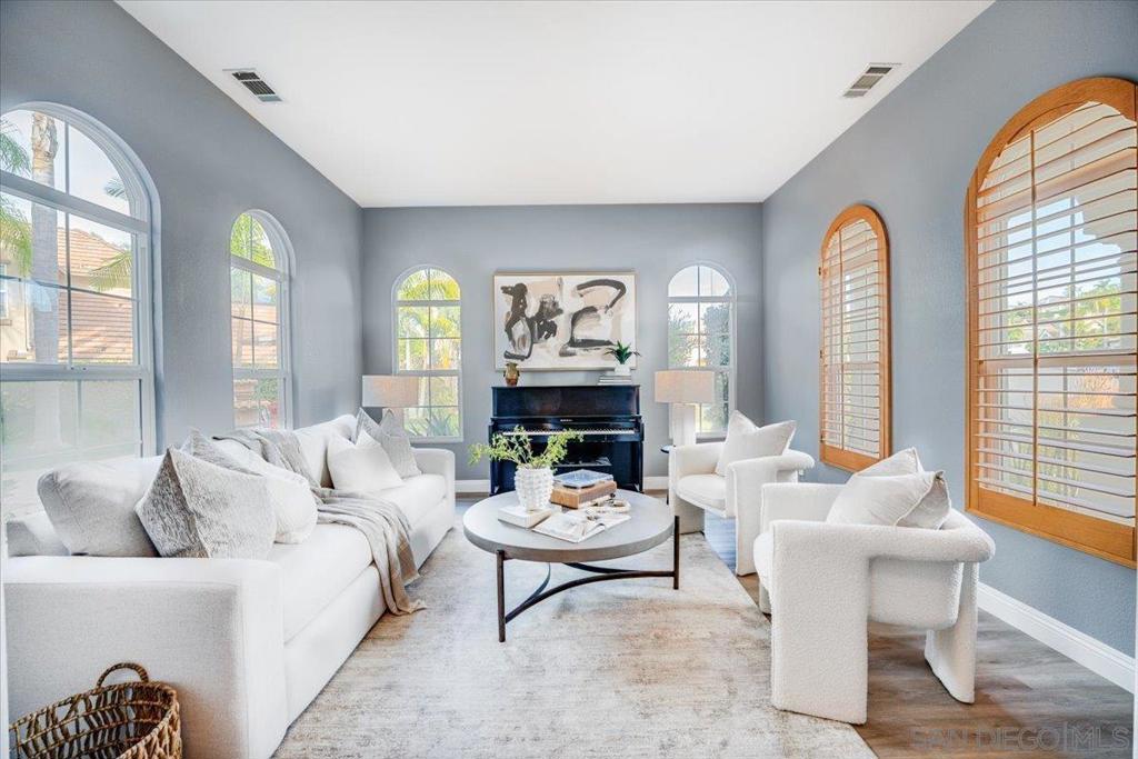 3272 Avenida La Cima