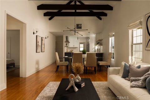 Photo of 520 N Citrus Avenue, Los Angeles, CA 90036 (MLS # SR26172563)
