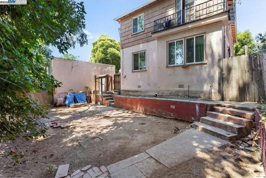 Oakland, California 94601, United States, ,Residential,Active,168079