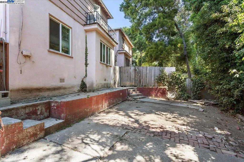 Oakland, California 94601, United States, ,Residential,Active,168079