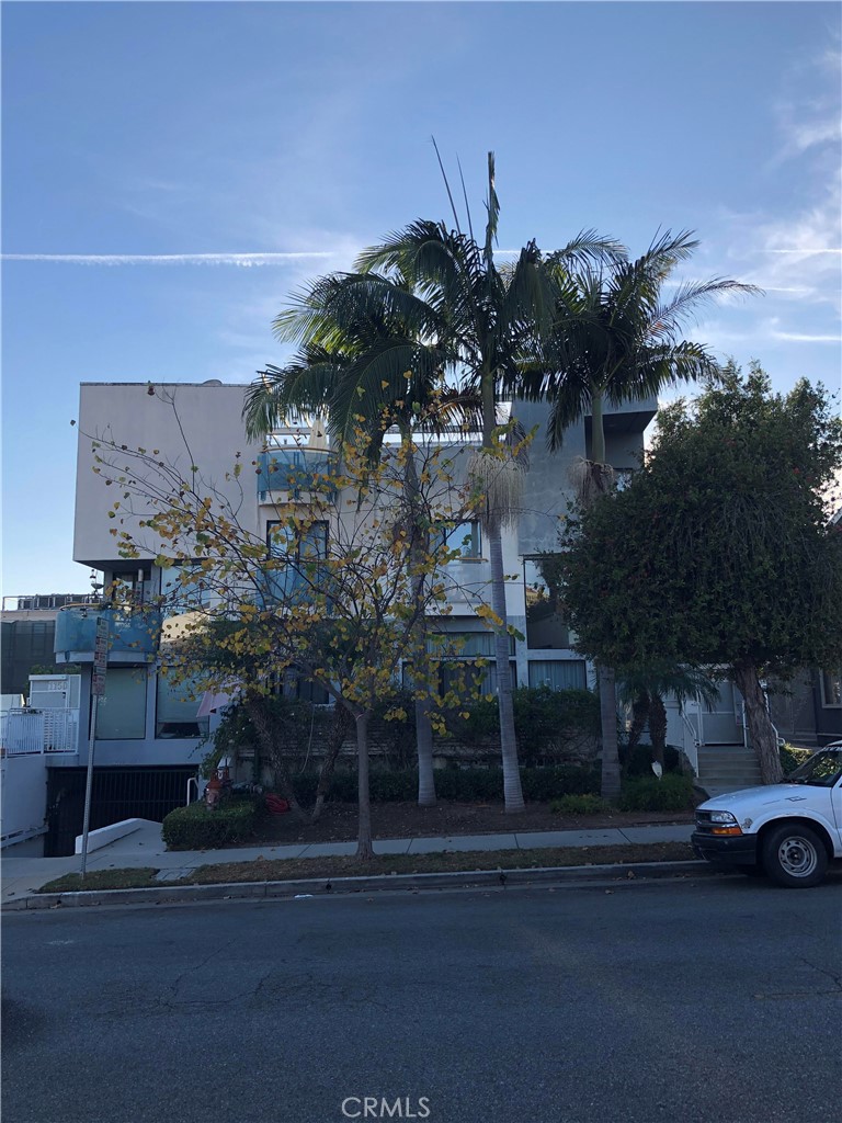 Bright, Spacious, 3-story, Newly Remodeled Townhouse with Patio, 2 Balconies and Roof-deck facing to the North and East! City Views and Tree Top Views to the South and East!
2 Bedrooms and a Loft, 2.5 Bathrooms, North of Wilshire in desirable North Santa Monica.
Open concept kitchen with stainless steel appliances and Quartz Counter-tops; Refrigerator, Stove, and Dishwasher.
Central Air-conditioning and Heating. Washer and Dryer inside the unit.
Two Side by Side Parking spaces in secured garage area. Paid Water, Trash and Gardener.
Walk to Trader Joe's, Whole Foods, and many shops and restaurants on Wilshire Blvd. Near the Promenade, the Beach and the rail-way station.
Finest Santa Monica, Schools and Services.
One-year lease; small pets accepted. Non-smoking building. Available Now!
Available October 10, 2025