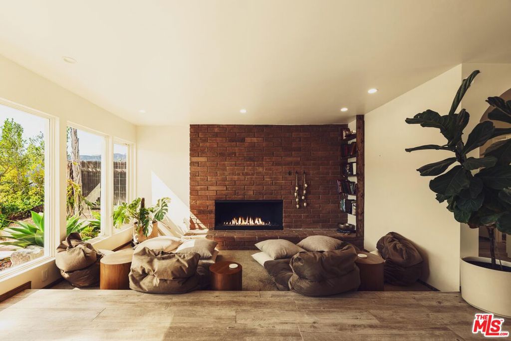 2533 La Condesa Drive
