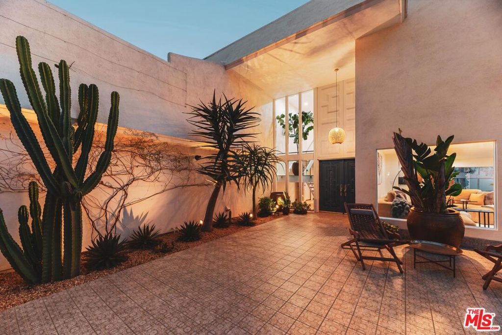 2533 La Condesa Drive