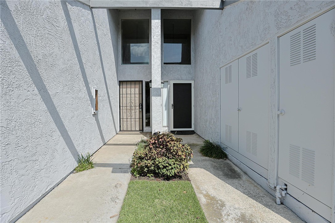 4828 W 5th E