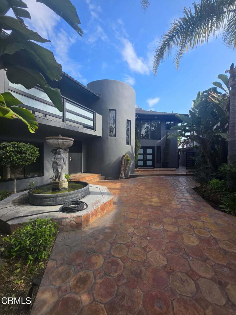 952 Peninsula Street