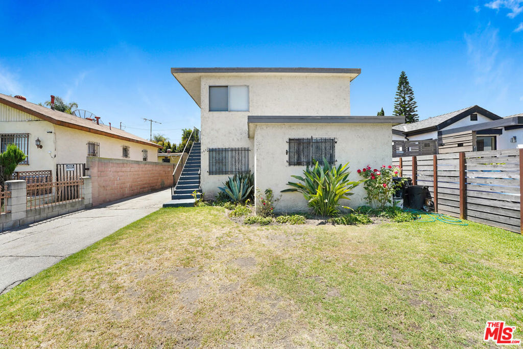 Welcome to a compelling investment opportunity in the heart of West Adams, just east of Culver City and moments from Mid-City. This well-located 4-unit property features a desirable mix of three 2-bedroom, 1-bath units (one currently vacant) and one 3-bedroom, 1-bath unit. The vacant unit offers immediate upside, perfect for an owner-user or to capture market rent. Zoned RD1.5 and situated in a Transit Priority Area, the property presents excellent long-term potential for redevelopment or expansion. The existing structure is well-maintained, with plenty of opportunity to add value through thoughtful updates. Enjoy a central location just blocks from the Metro E Line, neighborhood dining, coffee shops, and local retail. Residents benefit from easy access to Culver City, Downtown LA, the Westside, and major freeways, all while living in one of the city's most active growth corridors.