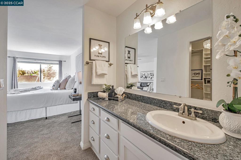 LA CASA HEIGHTS - Residential