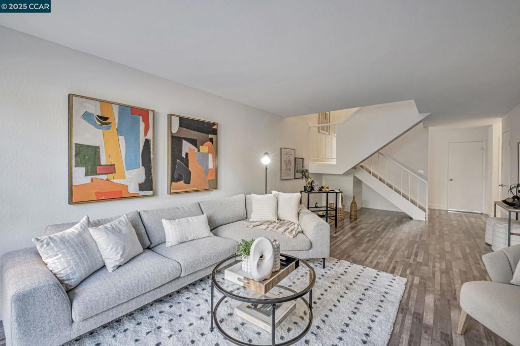 LA CASA HEIGHTS - Residential