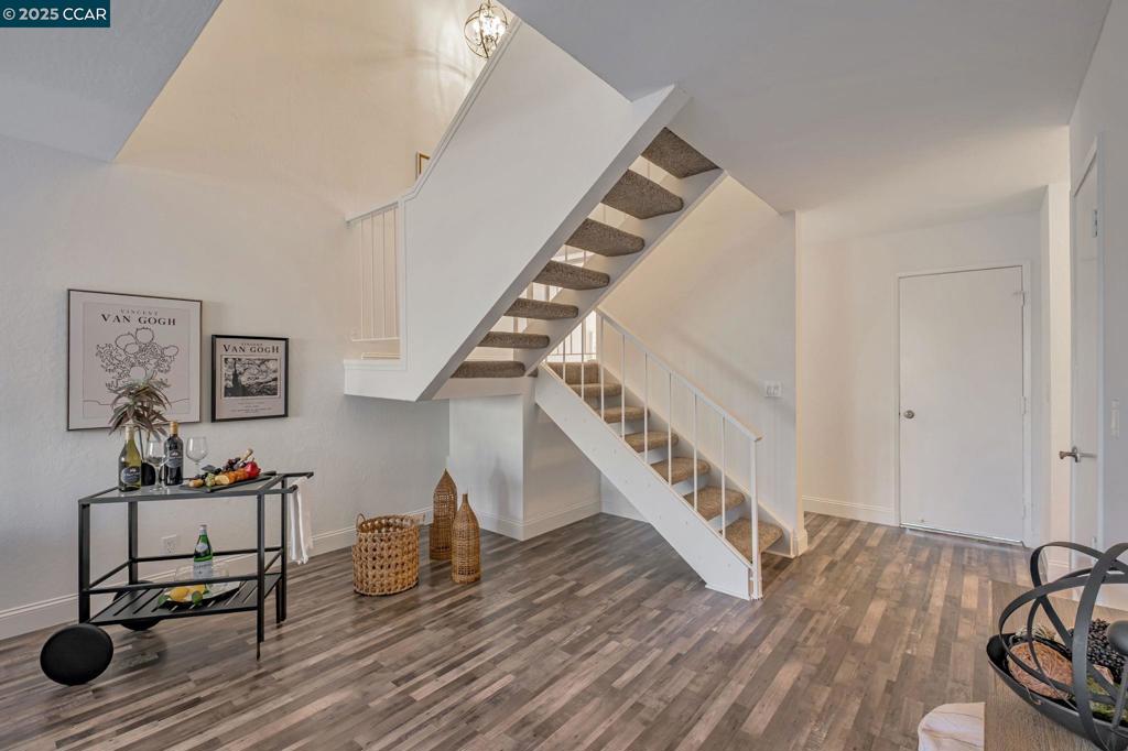 LA CASA HEIGHTS - Residential