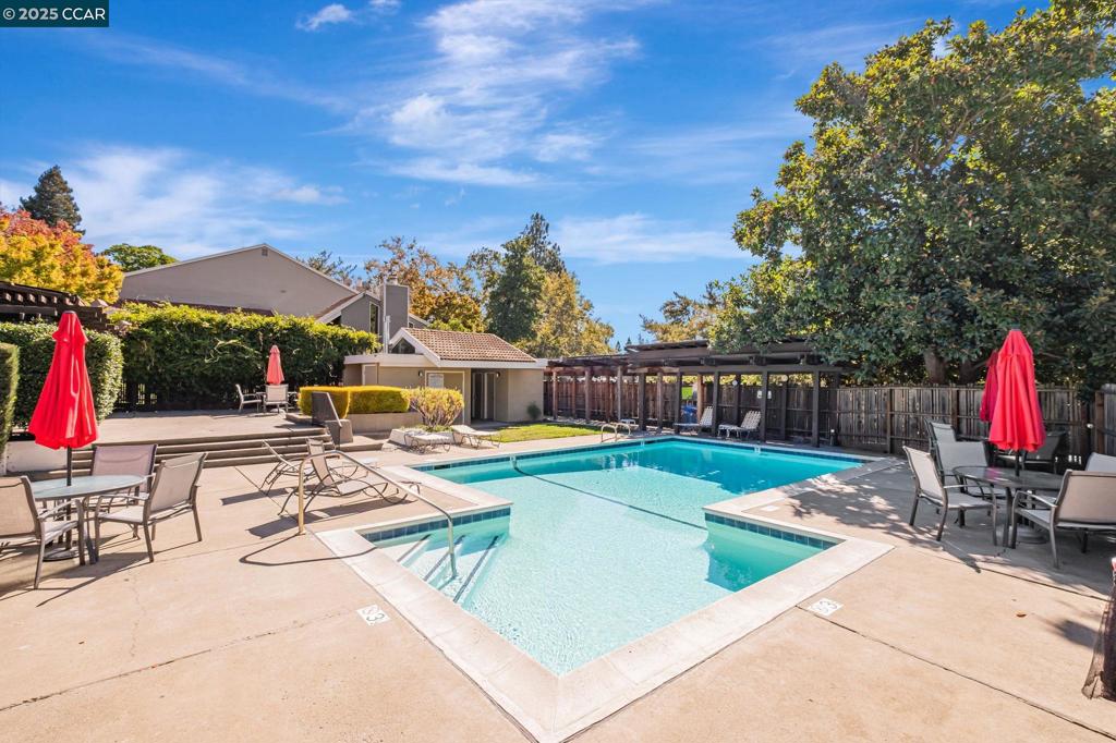 LA CASA HEIGHTS - Residential