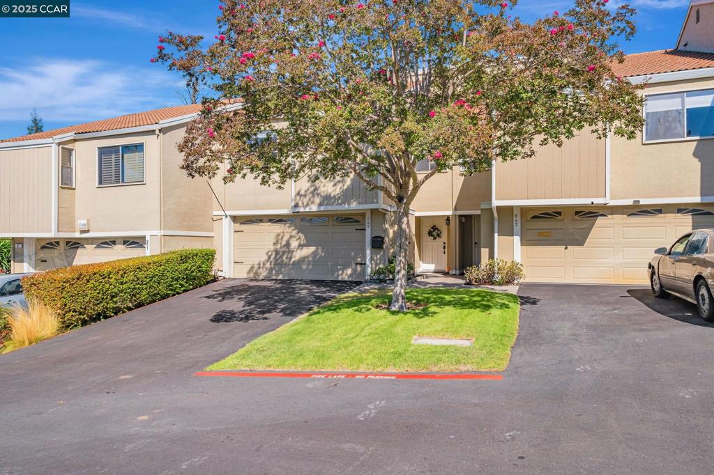 LA CASA HEIGHTS - Residential