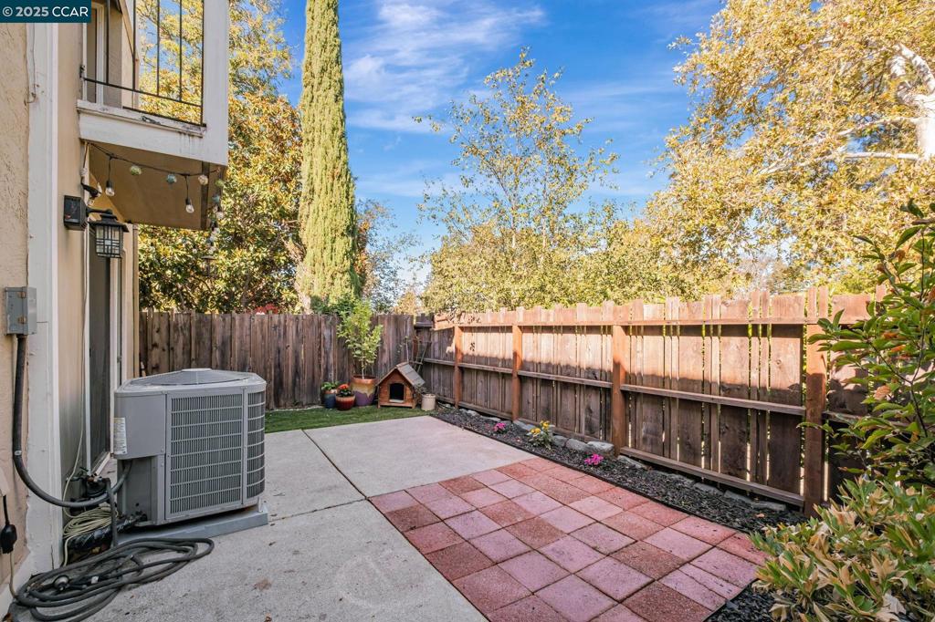 LA CASA HEIGHTS - Residential