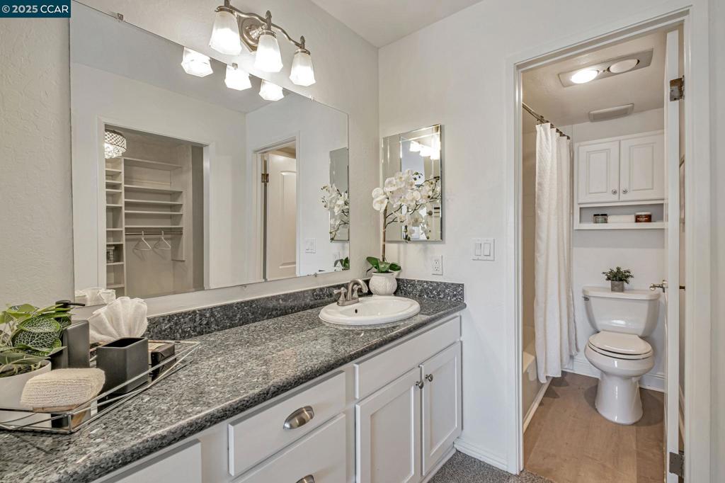 LA CASA HEIGHTS - Residential