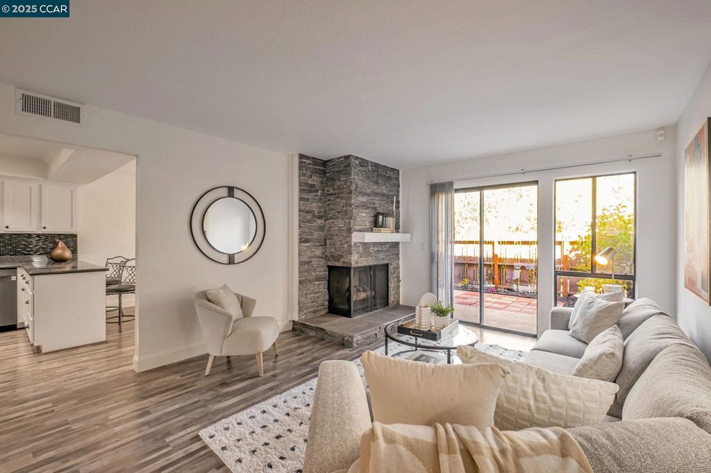 LA CASA HEIGHTS - Residential