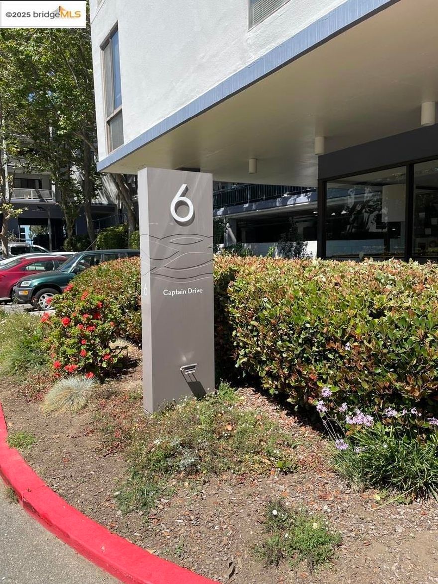 Best Watergate 1BR value with southern exposure close to Clipper Club and newly surfaced tennis courts. Efficient kitchen with breakfast bar. Many closets with inside storage room. Bedroom has walk-in closet. New paint and new wall to wall carpeting. Watergate offer 4 pools, 4 tennis courts, health club with steam & saunas. Indoor & outdoor hot tubs. Under building assigned parking space. About 10 minutes to downtown S.F.  Plus on the sunny side of the bay.