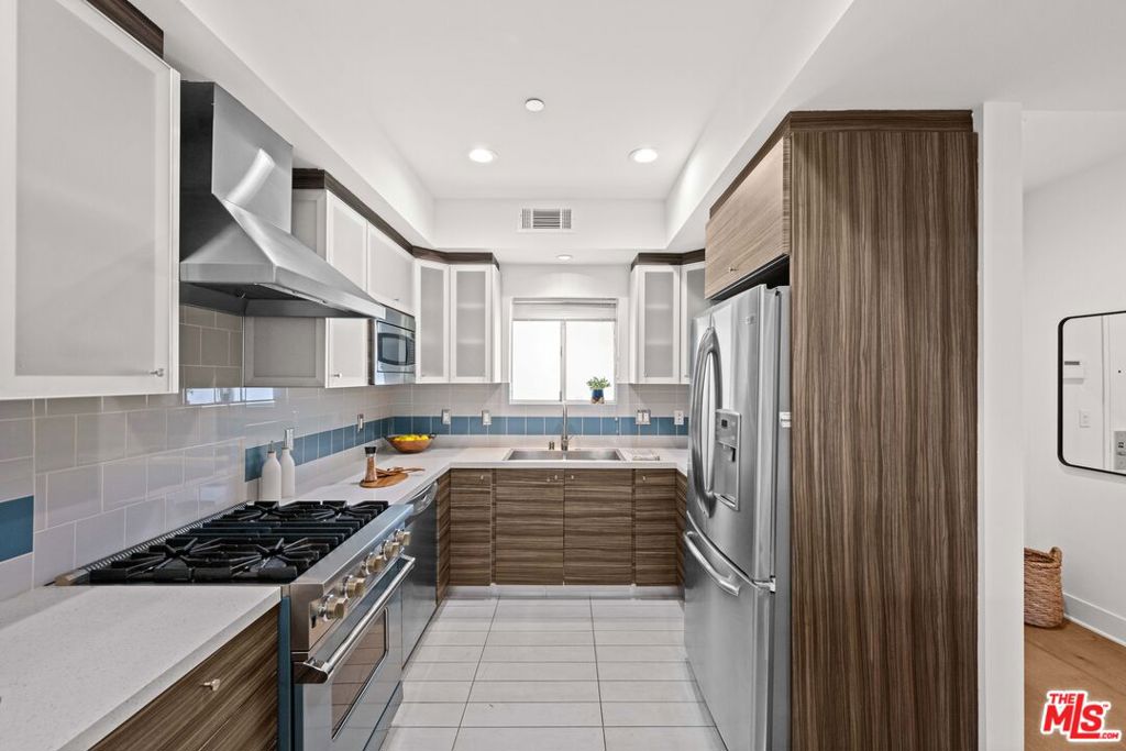 108 S Croft Avenue 102