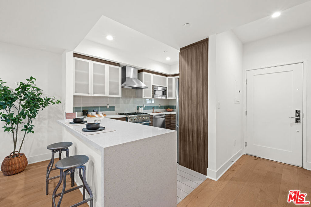 108 S Croft Avenue 102