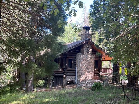 Photo of 28879 Sycamore Drive, Lake Arrowhead, CA 92385 (MLS # IG25125830)