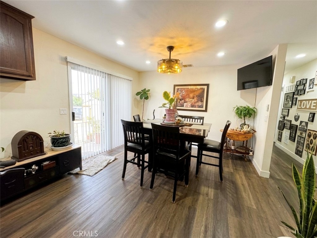 7245 Lyons