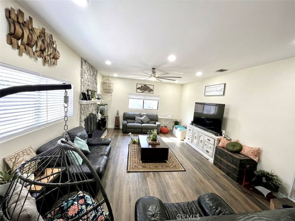 7245 Lyons