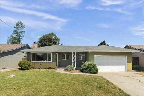 Photo of 3108 Santa Margarita Avenue, San Jose, CA 95118 (MLS # ML82042907)