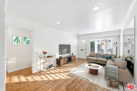 Photo of 948 20th Street #B, Santa Monica, CA 90403 (MLS # 25613127) Photo of 948 20th Street #B, Santa Monica, CA 90403 (MLS # 25613127)