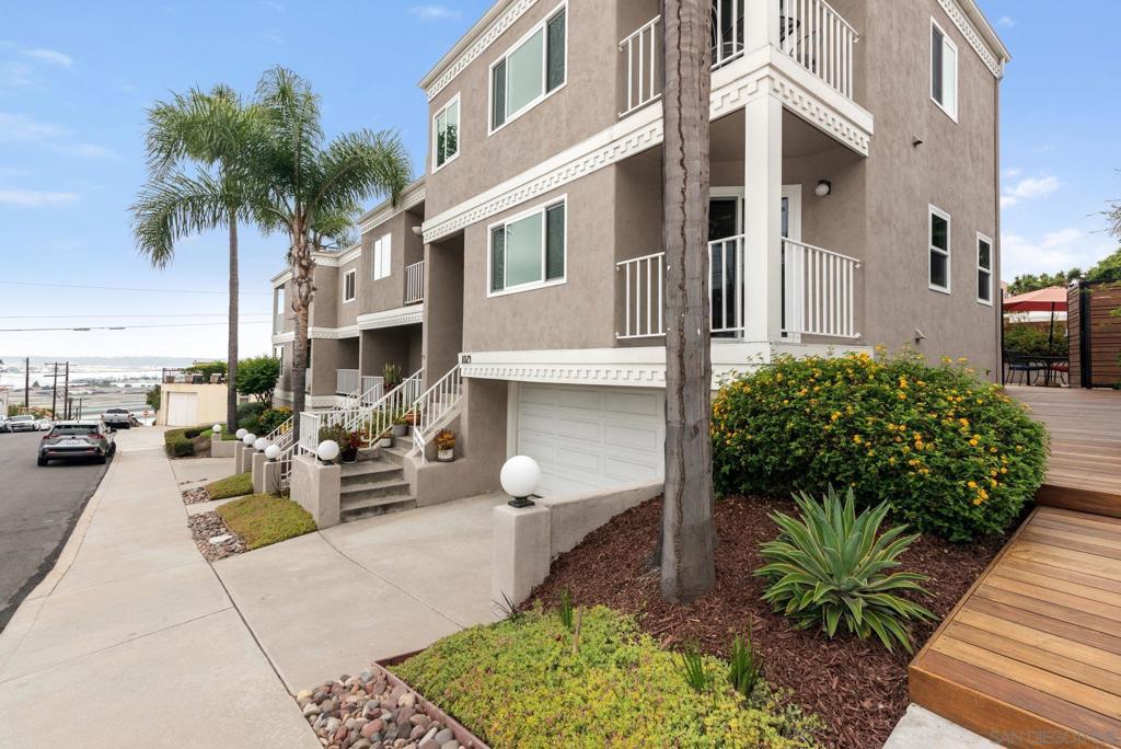 1024 W Quince