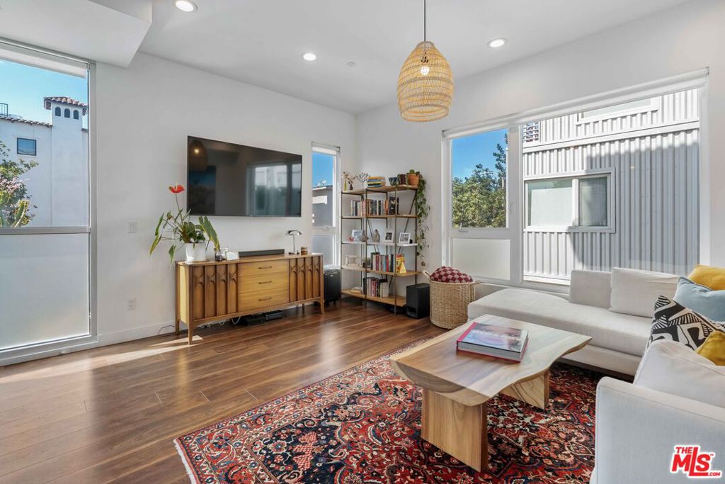 6024 W Beachwood Lane, Los Angeles CA 90038