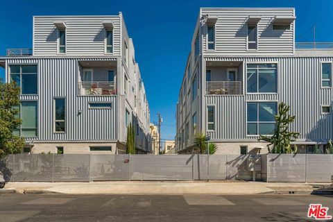 Photo of 6024 W Beachwood Lane, Los Angeles, CA 90038 (MLS # 26662627)