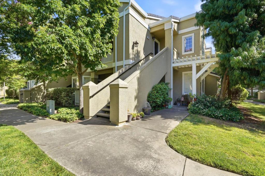5965 Lake Hennessy Court