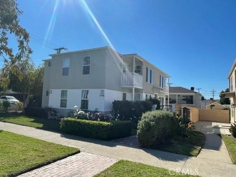 Photo of 1715 N Glenoaks Boulevard, Burbank, CA 91504 (MLS # BB26191826)