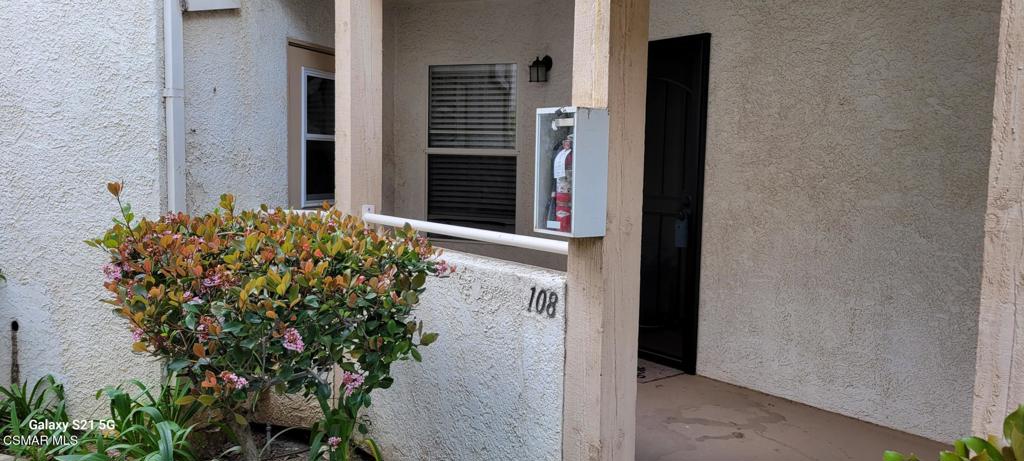 *** MAJOR PRICE REDUCTION***Welcome home to beautiful Vista Camarillo. Rare 3 bedroom unit. Private large 2 car garage. Private laundry room. Fantastic Camarillo location. Close to University & beaches. Complex loaded with amenities including tennis, pool, spa, clubhouse, tot lot and more!