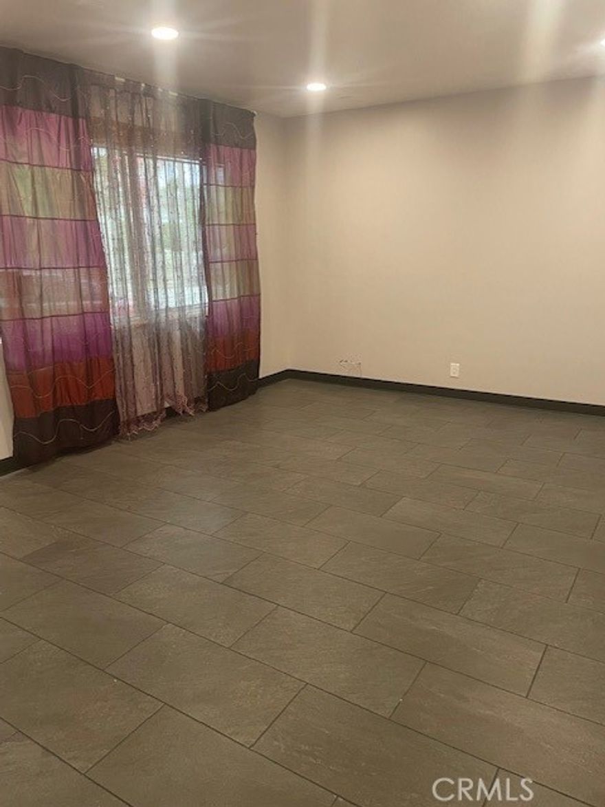 THIS IS A BEAUTIFUL SPACE FOR LEASE, ENTRANCE FROM FRONT DOOR AT STREET OR BACK DOOR OFF PRIVATE PARKING LOT. THIS PROPERTY HAS JUST BEEN REDONE WITH FRESH PAINT AND NEW FLOORING, GREAT FOR OFFICE SPACE, GREAT UPGRADED RESTROOM WITH A GOURMET KITCHENETTE. COME TAKE A LOOK AT THIS PROPERTY TODAY, YOU WON'T BE DISAPPOINTED.