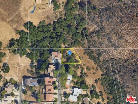 Photo of 3550 Poppy Dr Dr, Calabasas, CA 91302 (MLS # 26658925)