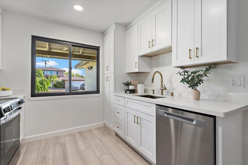 Properties 4 2076 Clark Avenue