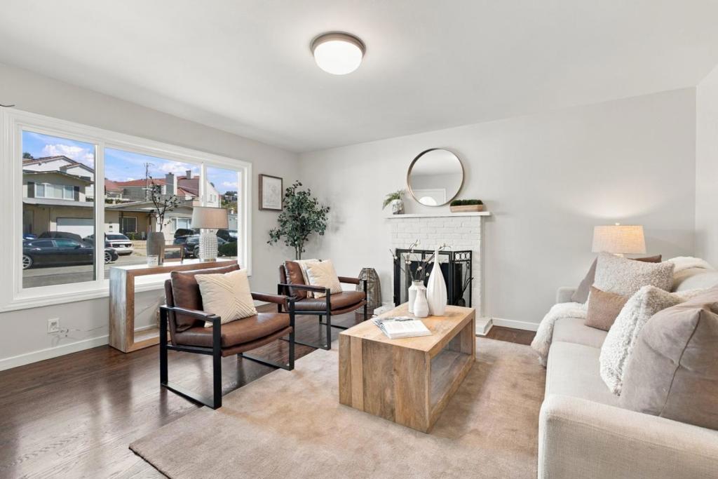 1079 Crestwood Drive
