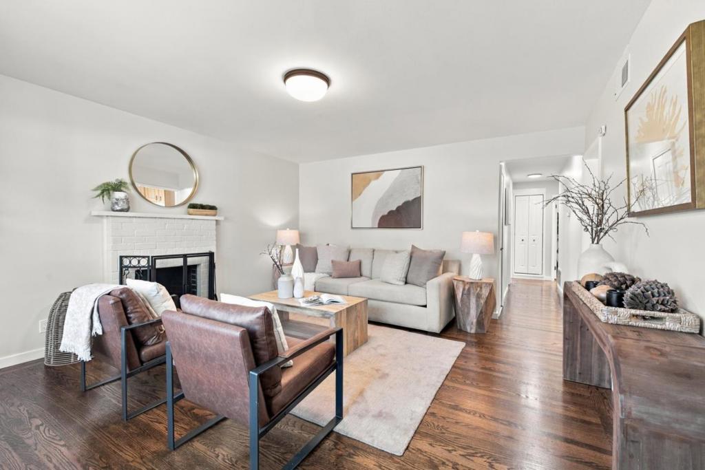 1079 Crestwood Drive