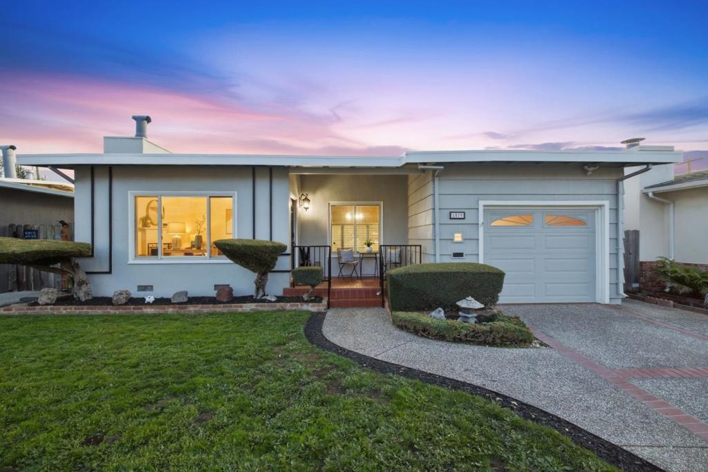 1079 Crestwood Drive