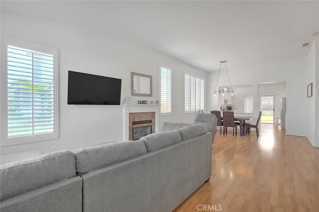 listing image 130721419439480004905