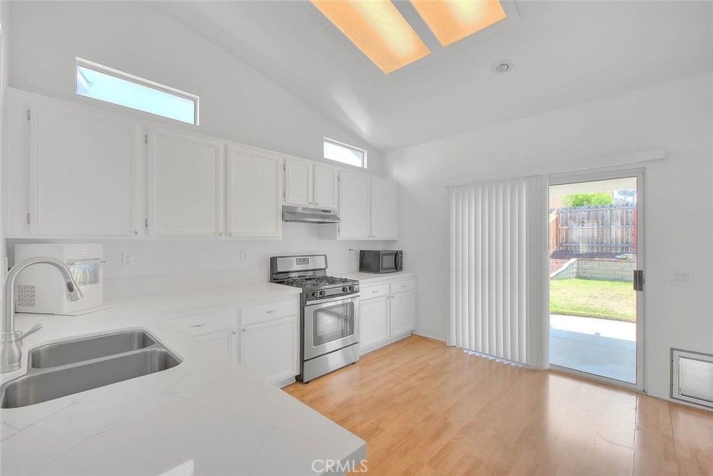 listing image 130727786722461377683