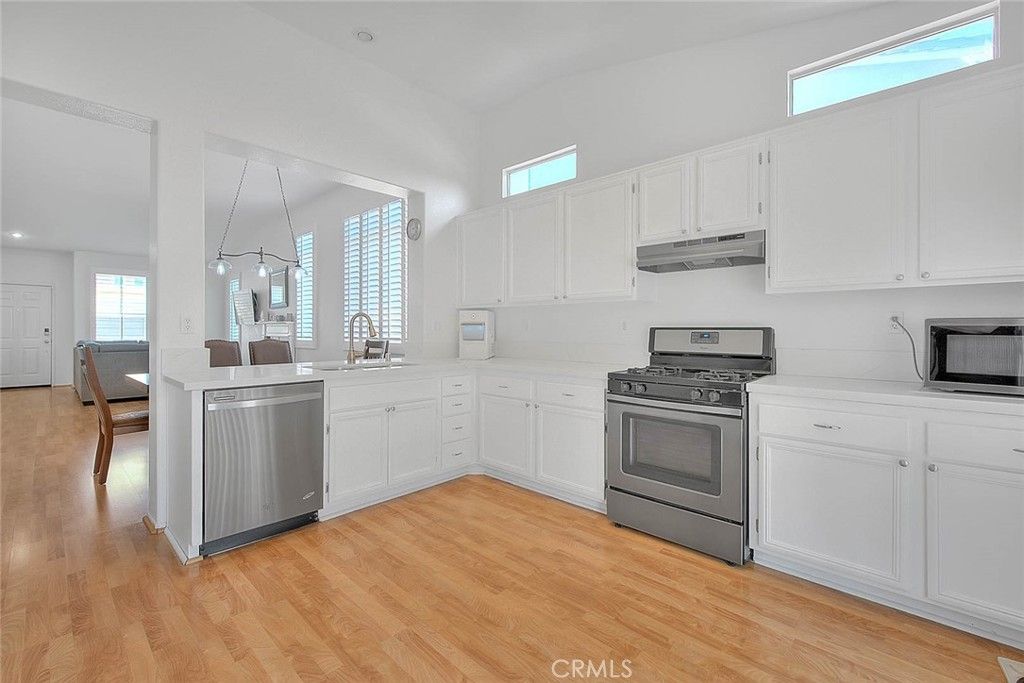 listing image 130727097015986374805